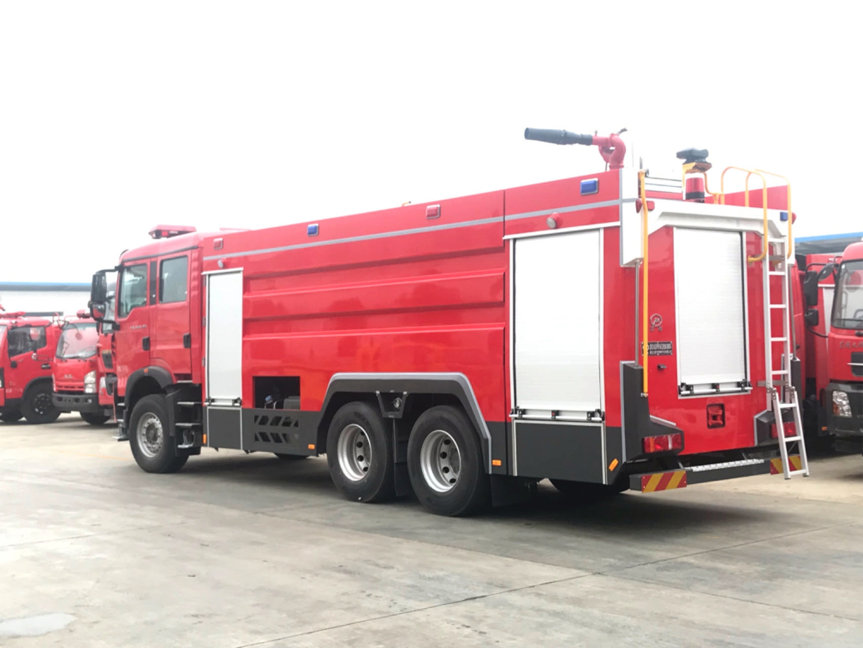 ����8���ɷ���ĭ(li��n)������܇